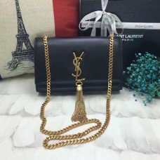 YSL bojtos láncos táska 22 cm sima bőrből, fekete-arany színben