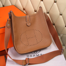 Hermès Evelyne III Togo Bőr Crossbody Táska Barna